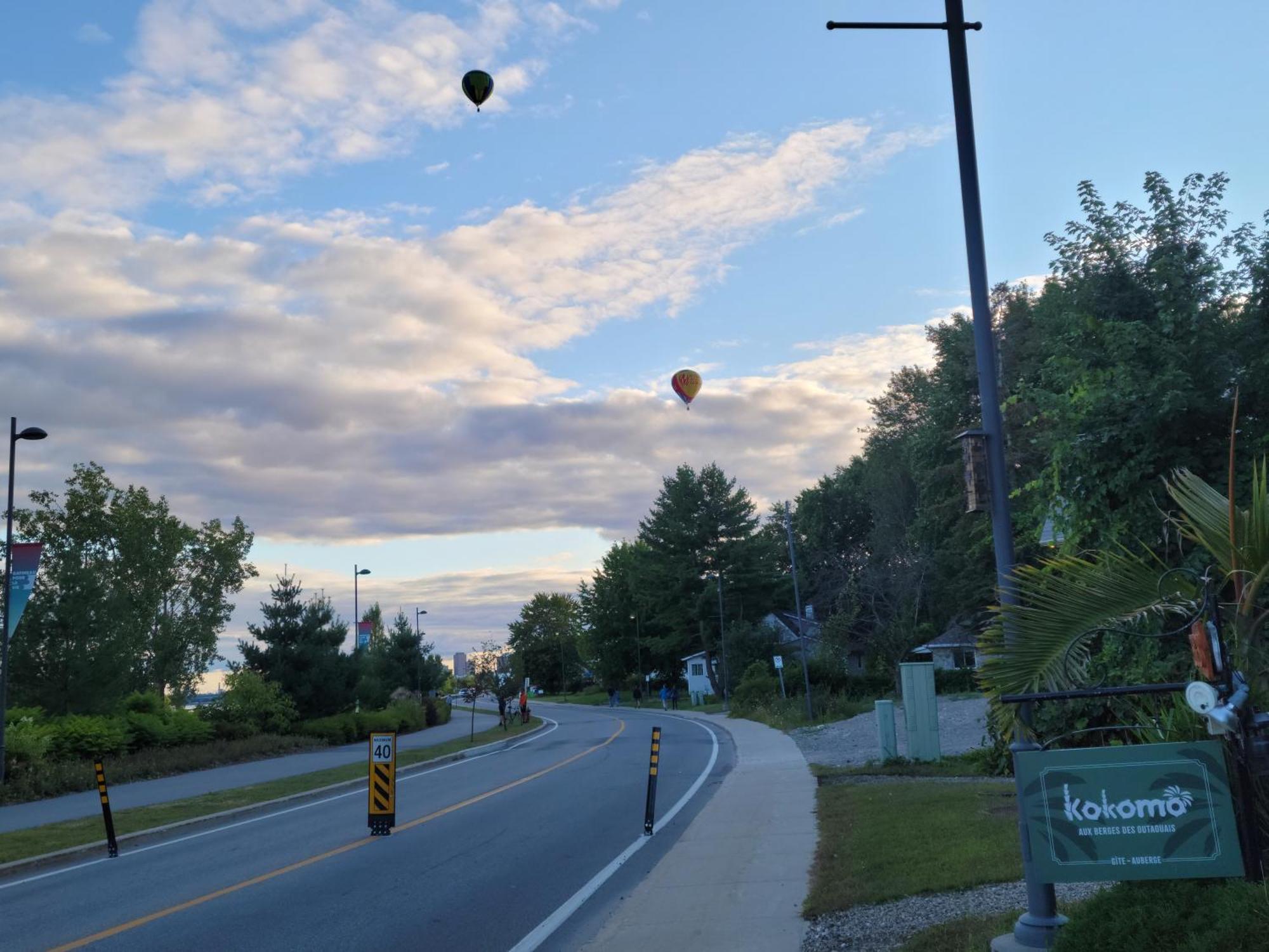 Kokomo Inn Bed And Breakfast Ottawa-Gatineau'S Only Tropical Riverfront B&B On The National Capital Cycling Pathway Route Verte #1 - For Adults Only - Chambre D'Hotes Tropical Aux Berges Des Outaouais Bnb #17542O Exterior foto