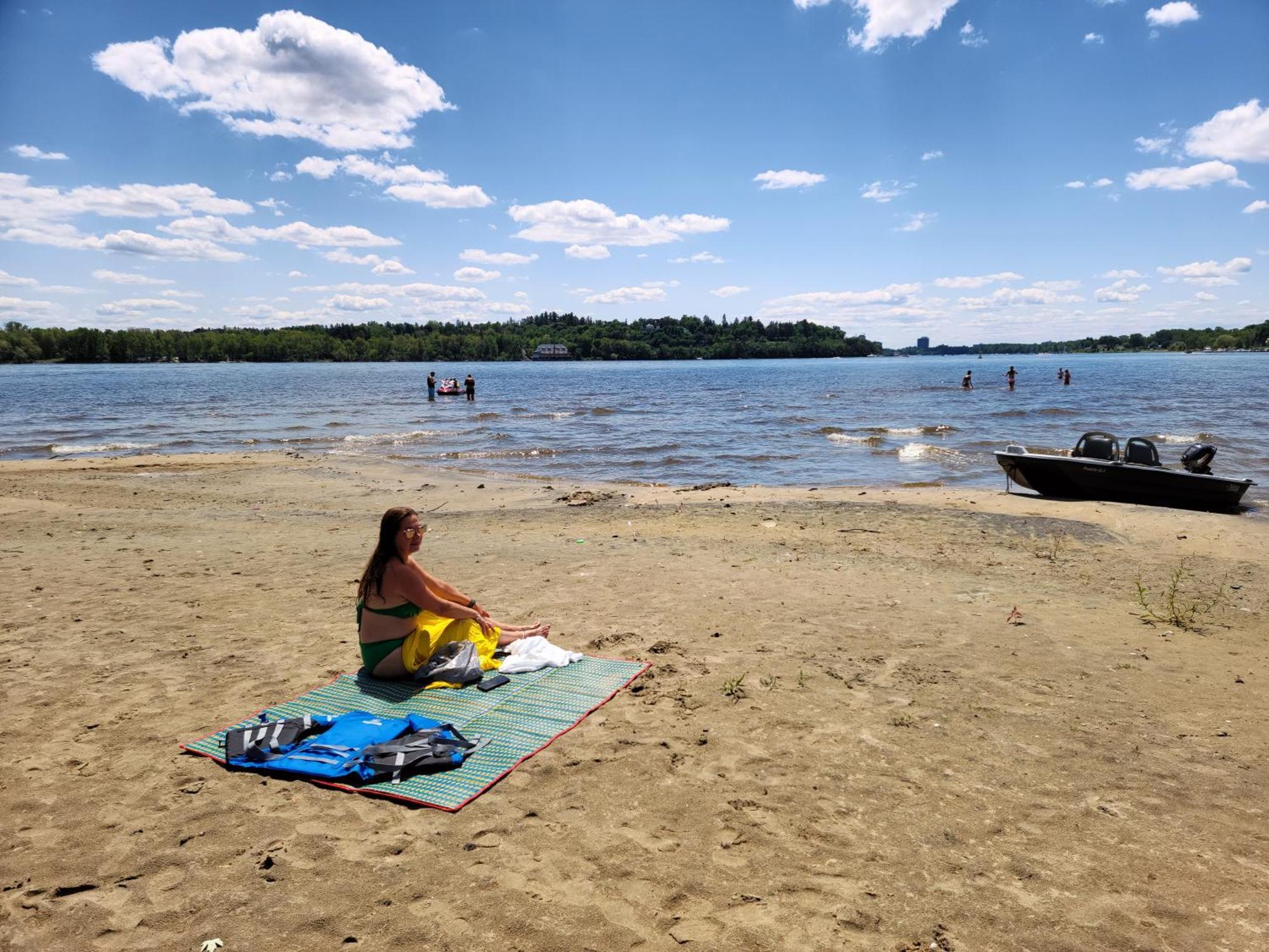 Kokomo Inn Bed And Breakfast Ottawa-Gatineau'S Only Tropical Riverfront B&B On The National Capital Cycling Pathway Route Verte #1 - For Adults Only - Chambre D'Hotes Tropical Aux Berges Des Outaouais Bnb #17542O Exterior foto