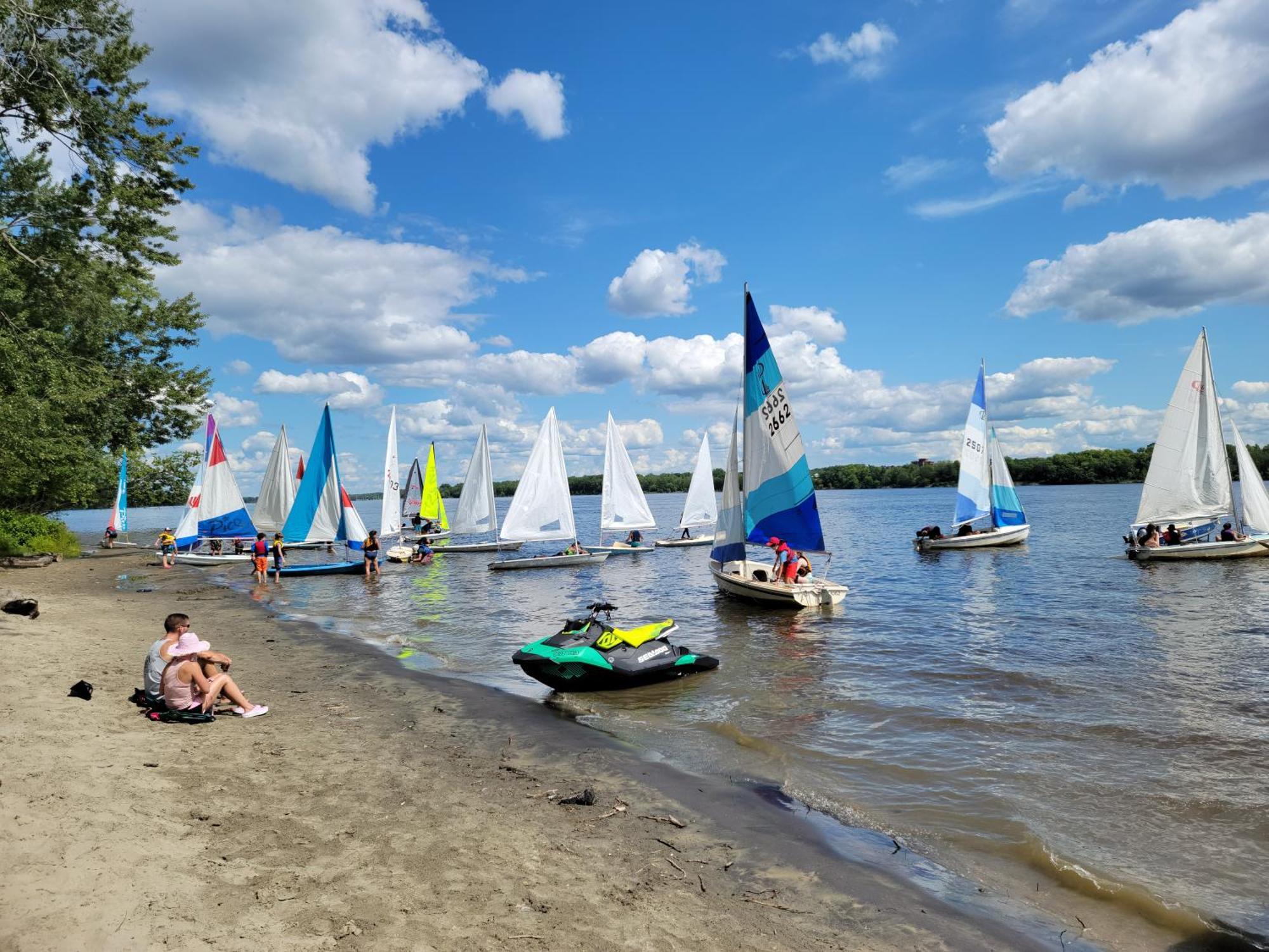 Kokomo Inn Bed And Breakfast Ottawa-Gatineau'S Only Tropical Riverfront B&B On The National Capital Cycling Pathway Route Verte #1 - For Adults Only - Chambre D'Hotes Tropical Aux Berges Des Outaouais Bnb #17542O Exterior foto